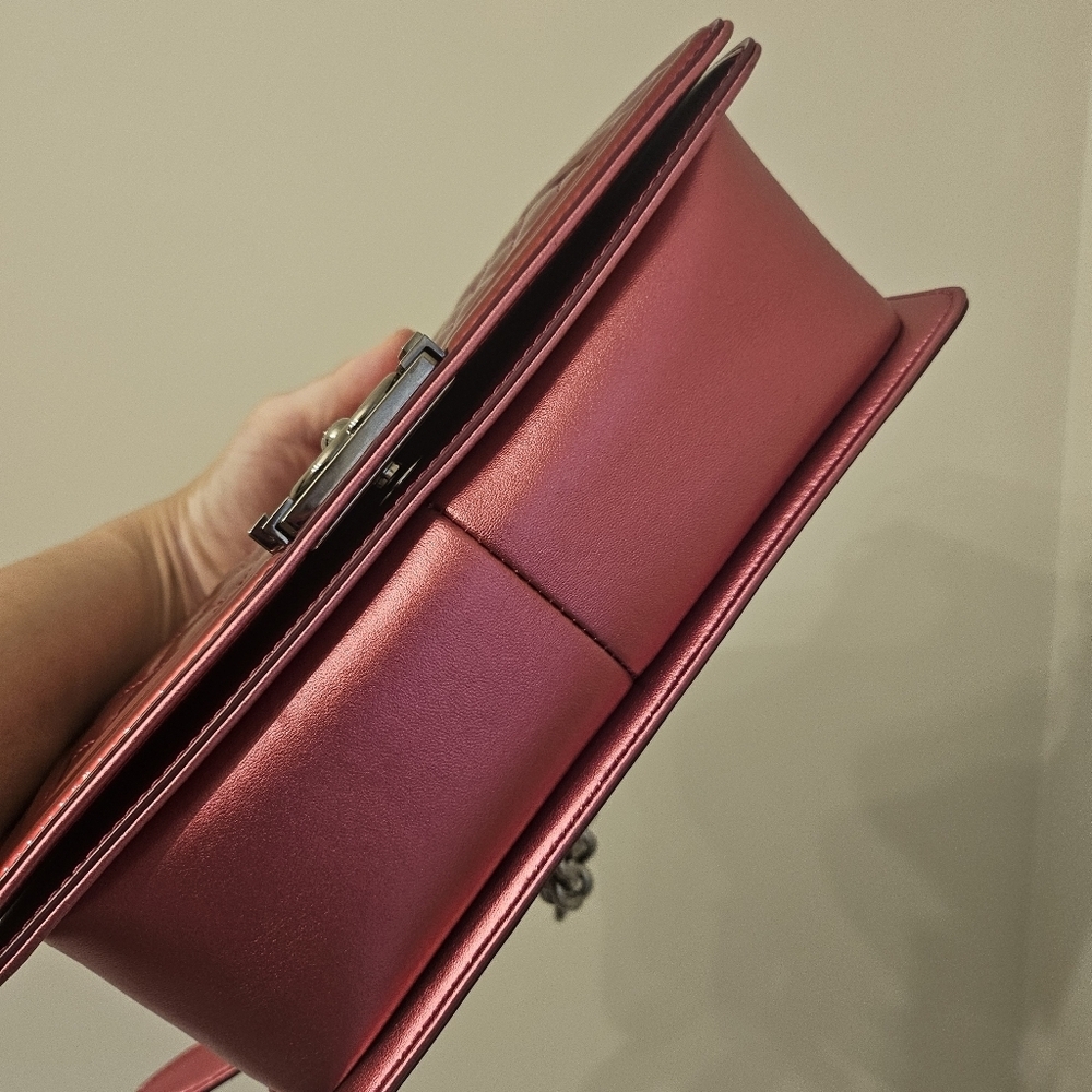 Chanel Boy Bag MEDIUM – Hot Pink Patent Leather/Fuchsia 🌸✨ - Picture 9 of 16